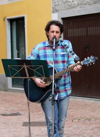 Festa grande nel centro storico di Luino (inserita in galleria)