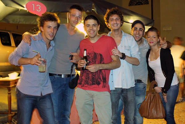 Festa grande nel centro storico di Luino (inserita in galleria)