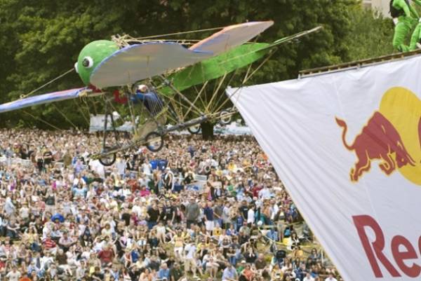 Flugtag, la gara di volo più pazza del mondo (inserita in galleria)