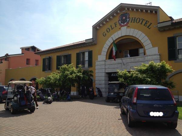 Incendio al Golf Resort Le Robinie (inserita in galleria)