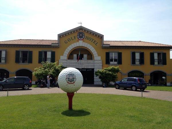 Incendio al Golf Resort Le Robinie (inserita in galleria)