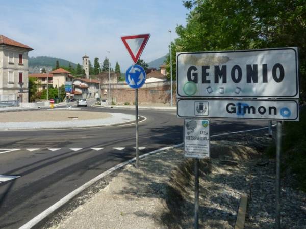 La rotatoria di Gemonio (inserita in galleria)