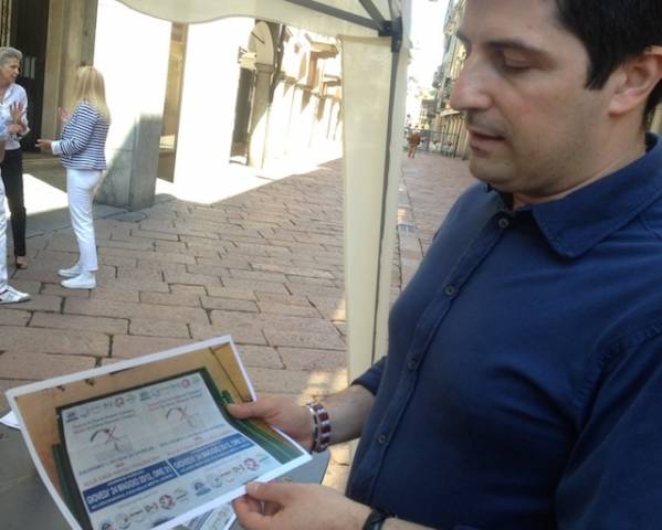 Nidoli al gazebo per spiegare la "sua" cava  (inserita in galleria)