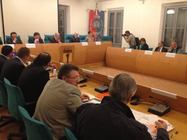 Primo consiglio comunale ferno maggio 2012 (inserita in galleria)