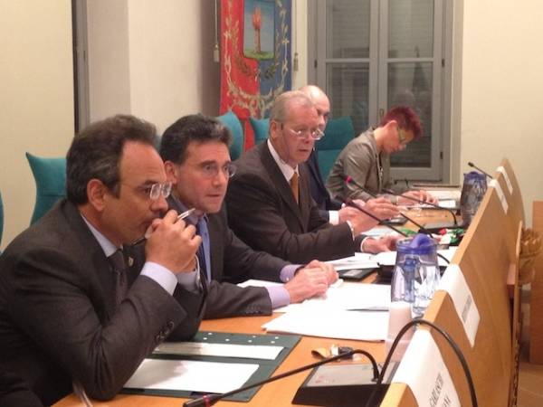 Primo consiglio comunale ferno maggio 2012 (inserita in galleria)