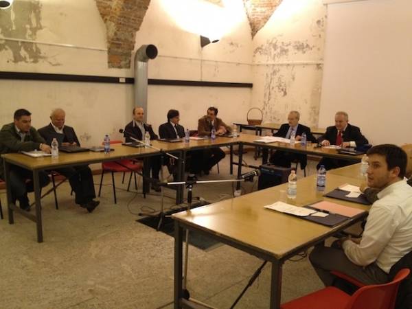 Primo consiglio comunale sumirago croci maggio 2012 (inserita in galleria)