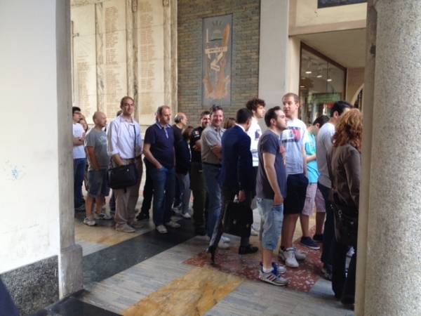 Biglietti Varese - Sampdoria: la coda alla Casa del Disco (inserita in galleria)