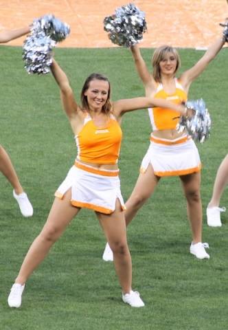 Cheerleaders e squadre in campo (inserita in galleria)