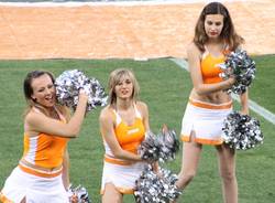 Cheerleaders e squadre in campo (inserita in galleria)