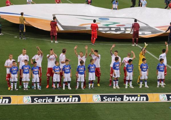 Cheerleaders e squadre in campo (inserita in galleria)