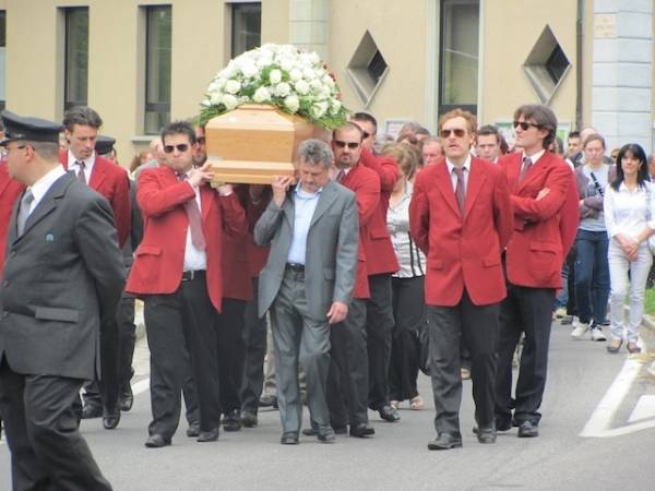 Chiesa gremita per il funerale di Simone Pagani (inserita in galleria)