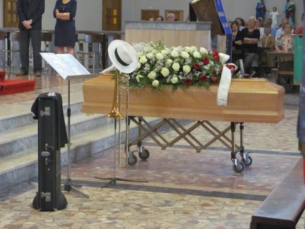 Chiesa gremita per il funerale di Simone Pagani (inserita in galleria)
