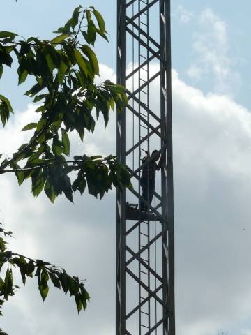 Due operai sulla gru a Gallarate (inserita in galleria)