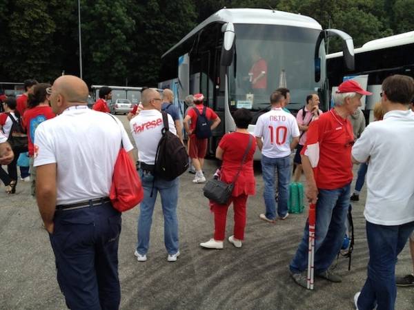 I pullman dei tifosi varesini (inserita in galleria)