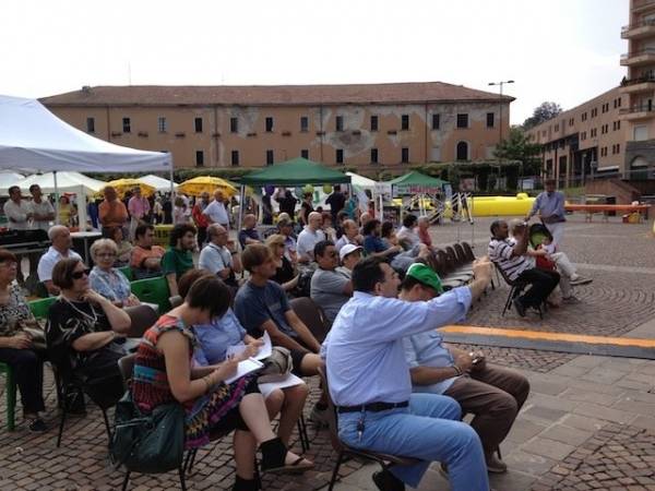 Il mondo in piazza a Varese (inserita in galleria)