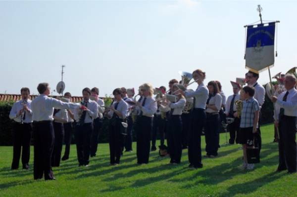 Il nuovo padiglione della musica a Comerio (inserita in galleria)