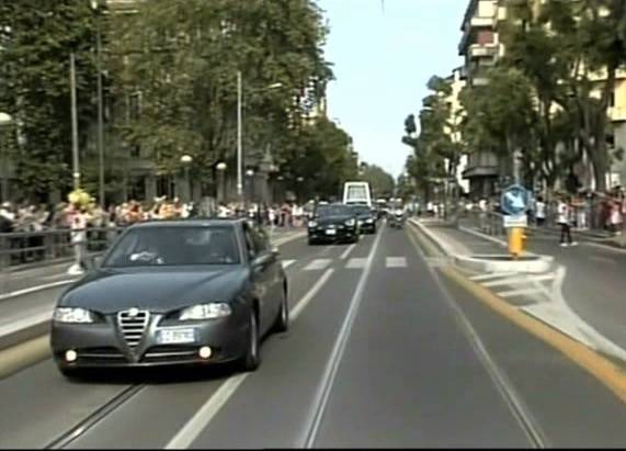 Il Papa arriva in piazza Duomo (inserita in galleria)