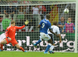 italia germania europei 2012 apertura balotelli gol calcio