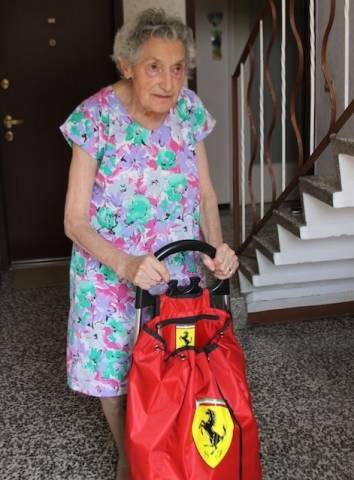 Luigia e la sua Ferrari (inserita in galleria)