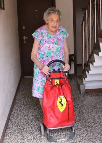 Luigia e la sua Ferrari (inserita in galleria)