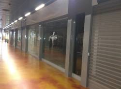 Negozi chiusi alla Fornace (inserita in galleria)