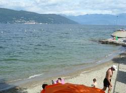 Relax in spiaggia in riva al lago (inserita in galleria)