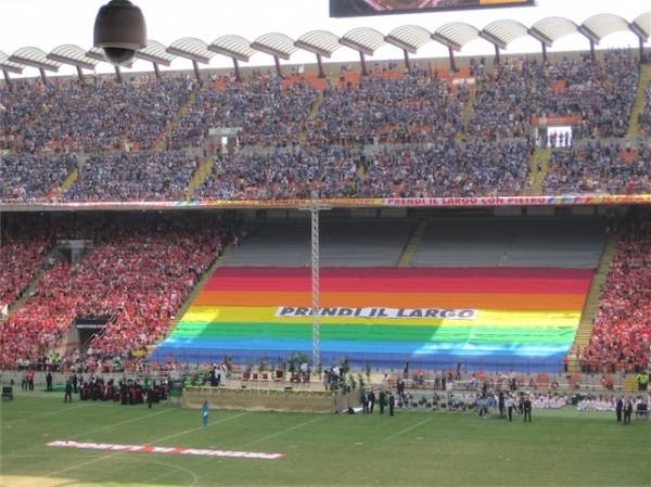 San Siro strapieno per il Papa (inserita in galleria)