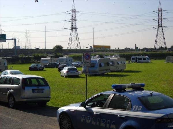 sgombero sinti rho (per gallerie fotografiche)