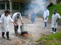 Studenti e cottura Raku (inserita in galleria)