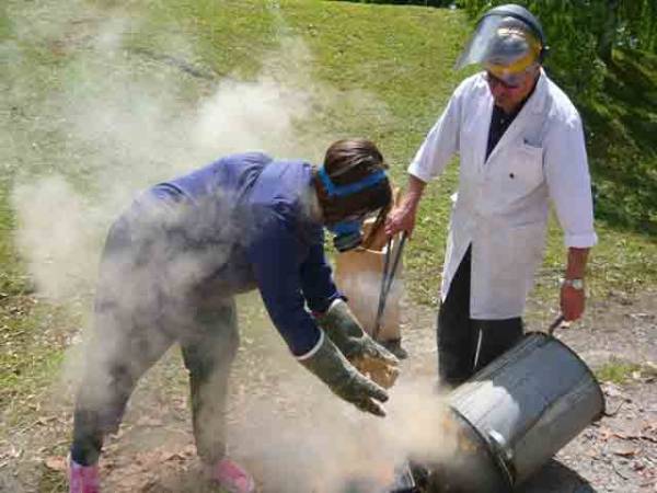 Studenti e cottura Raku (inserita in galleria)