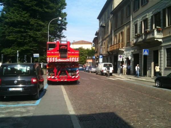 Tir bloccato in via Dandolo (inserita in galleria)