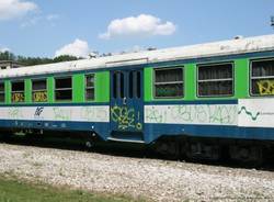 Vandali ai treni storici di Castiglione (inserita in galleria)