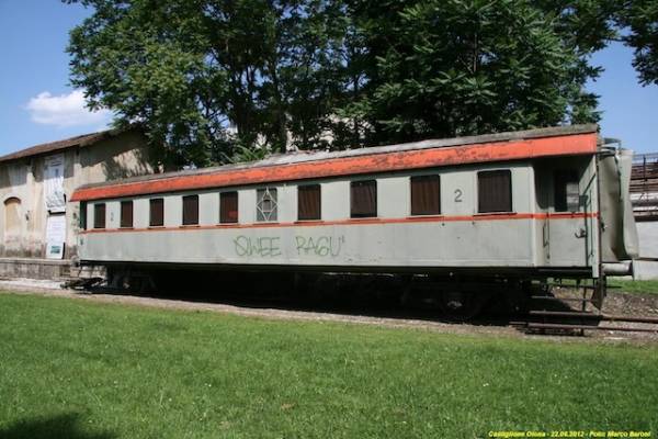 Vandali ai treni storici di Castiglione (inserita in galleria)