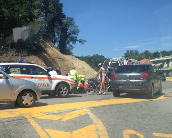 Ciclista investito Vergiate (inserita in galleria)