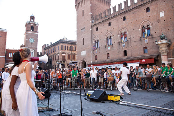 "Ferrara Buskers Festival" (inserita in galleria)
