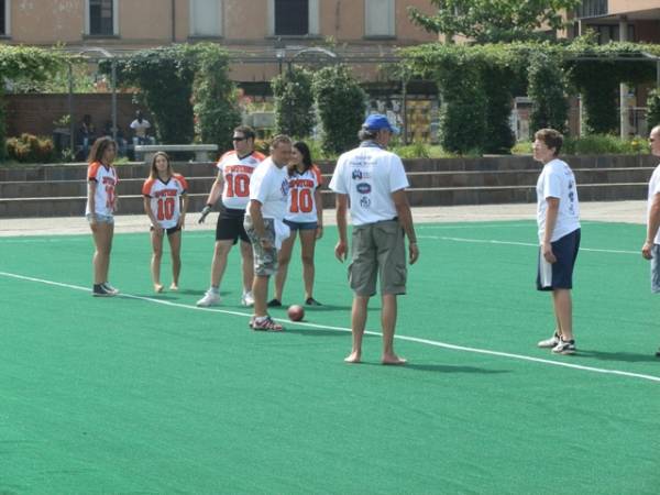 Football americano in piazza Repubblica (inserita in galleria)