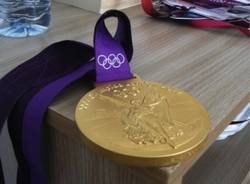 I campioni olimpici mostrano le loro medaglie su Twitter (inserita in galleria)