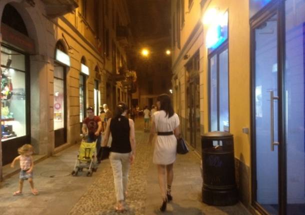 L'ultima sera di varese Shopping by night (inserita in galleria)