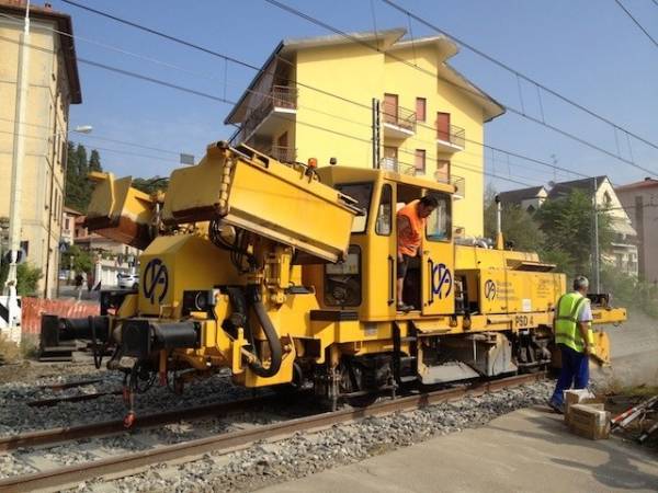 Lavori sulla ferrovia a Gazzada (inserita in galleria)