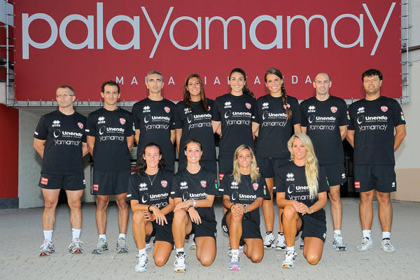 Le divise della Yamamay (inserita in galleria)