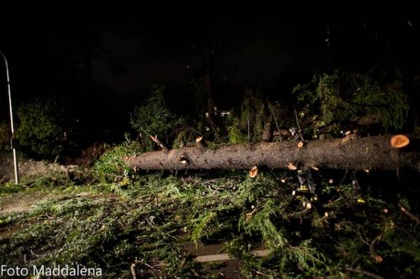 Tromba d'aria a Verbania (inserita in galleria)