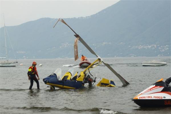 Ultraleggero nel lago (inserita in galleria)