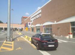 Allarme bomba supermercato Gallarate esselunga settembre 2012 (inserita in galleria)