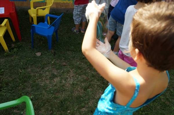 Bambini e bolle di sapone ad Anche Io (inserita in galleria)