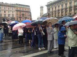 Centinaia di fedeli in coda fuori dal Duomo (inserita in galleria)