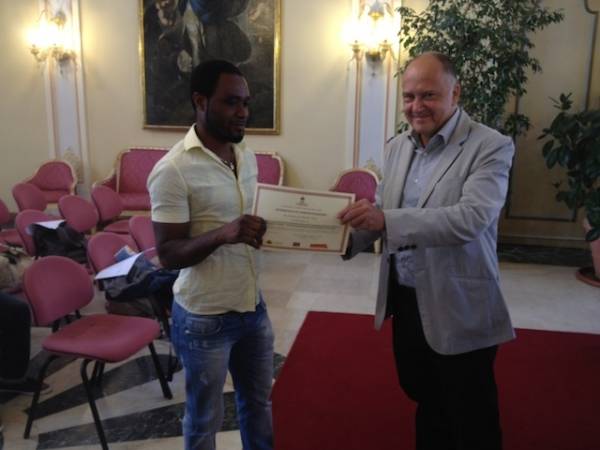 Consegna degli attestati ai profughi varesini (inserita in galleria)