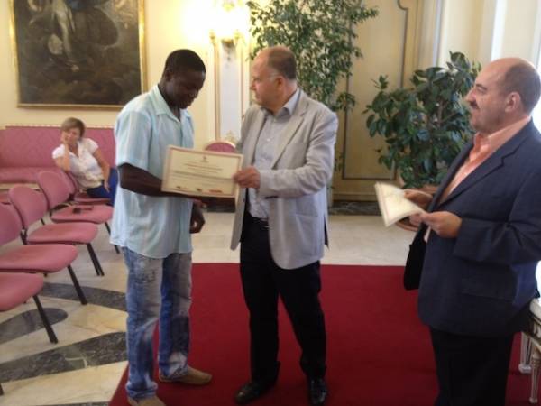 Consegna degli attestati ai profughi varesini (inserita in galleria)