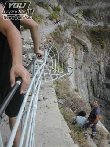 Frana alle Cinque Terre sulla Via dell'Amore (inserita in galleria)