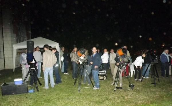 In centinaia per il Moon watching (inserita in galleria)
