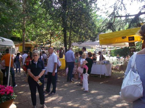 In migliaia per Contadini in villa (inserita in galleria)